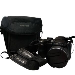 Fujifilm FinePix S4000 14 MP Digital Camera, 30x Optical Zoom